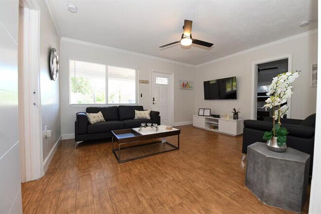 Photo - 4901 NE 6th Ave