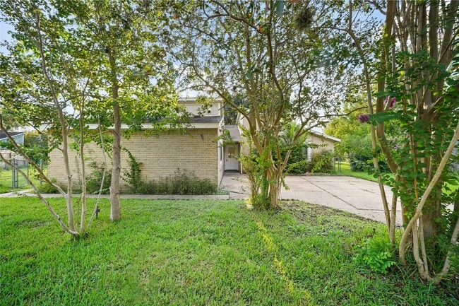 Photo - 1606 Stone Lake Dr