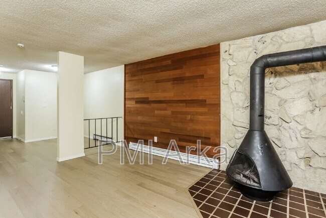 Photo - 14404 NE 31st St