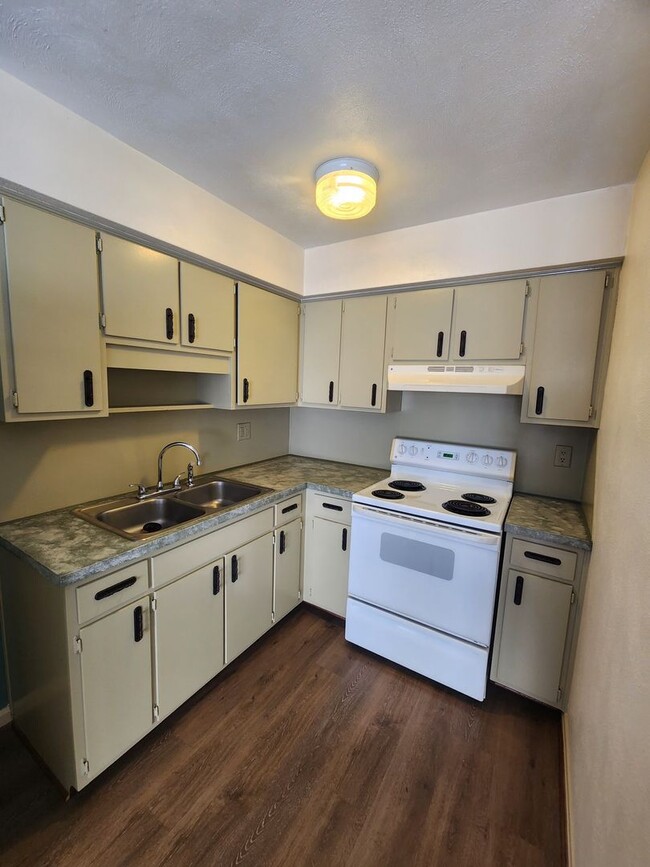 Photo - Spring Manor Apartments