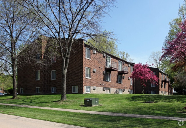 Oak Hill Village Apartments