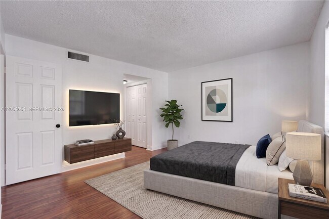 Photo - 4205 N University Dr Unit 303