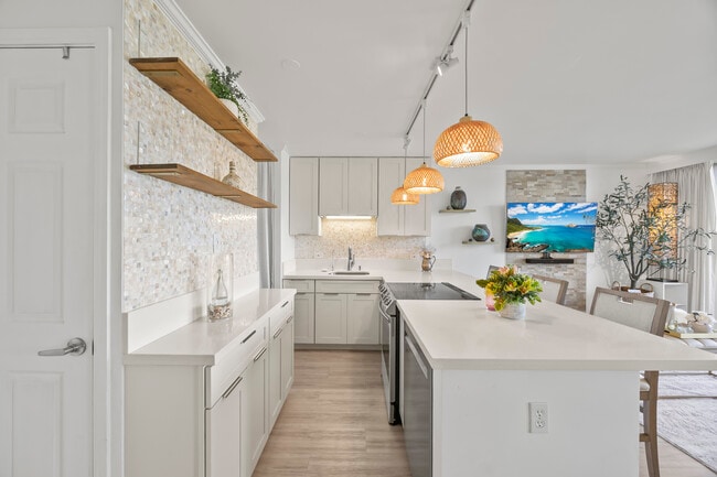 Photo - 320 Lili?uokalani Ave