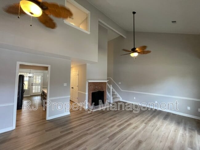 Photo - 6913 Snyder Rd