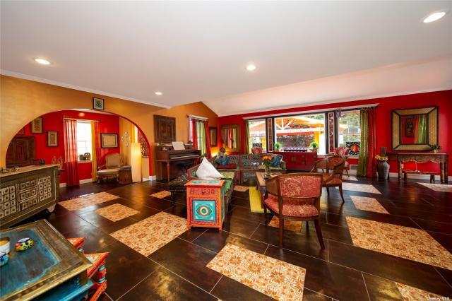 Photo - 6 bedroom in Plainview NY 11803