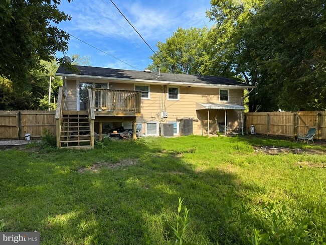 Photo - 8018 Hammond St