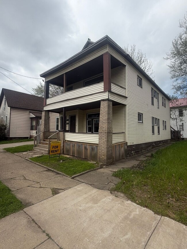 Building Photo - 556-58 E 5th St Unit #2