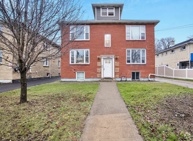 Building Photo - 1540 Abbott Rd Unit 1 Rental