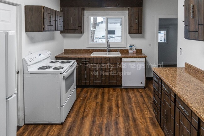 Photo - 2911 E Rowan Ave