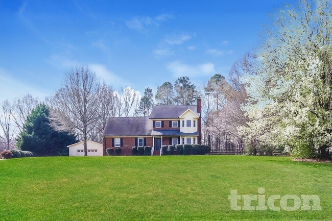 Building Photo - 2201 Fox Hunt Dr