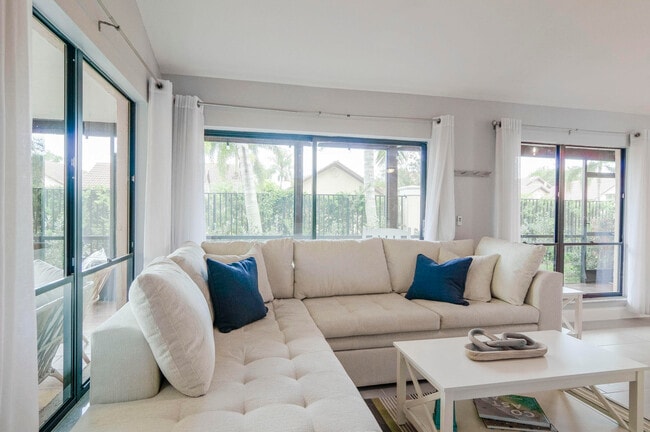 Photo - 85 Ironwood Way N