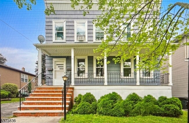 Building Photo - 56 Myrtle Ave Rental