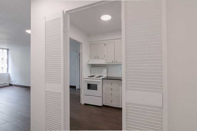 Building Photo - 2285 Rue St Mathieu Unit 103