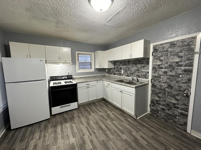 Photo - 820 Blake St