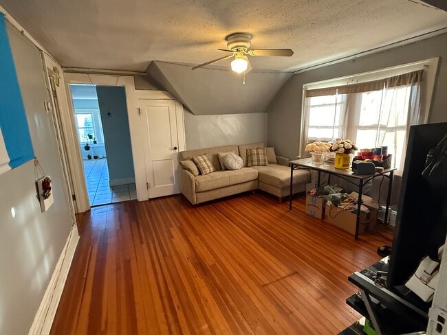 Photo - 87 Manhattan Ave Unidad 3rd floor