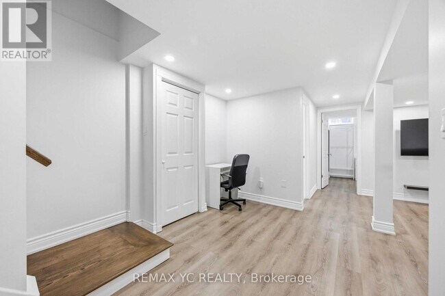 Photo - 140 Laramie Crescent