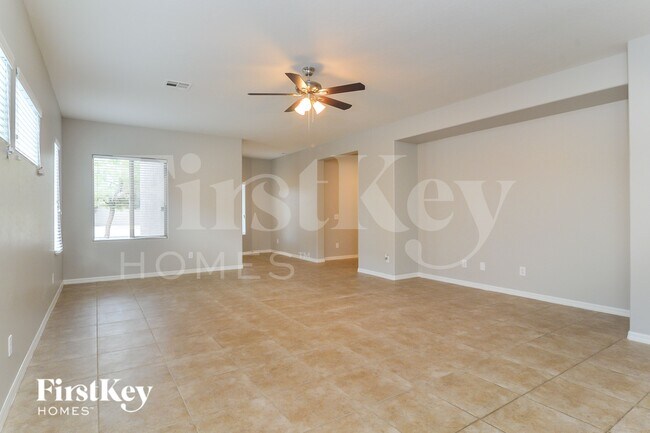 Photo - 3957 Vulcan St