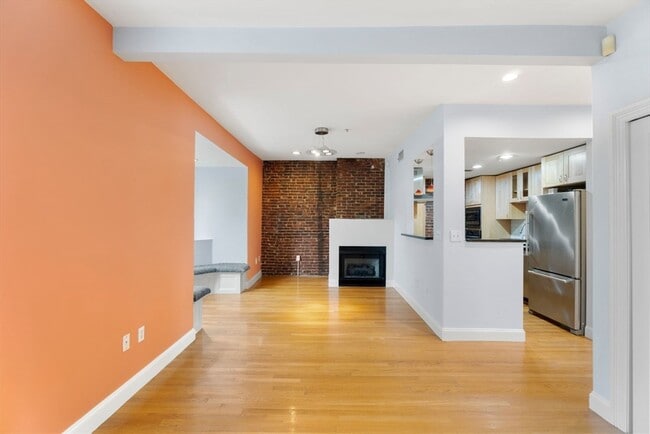 Building Photo - 39 Worcester Sq Unit PH 5