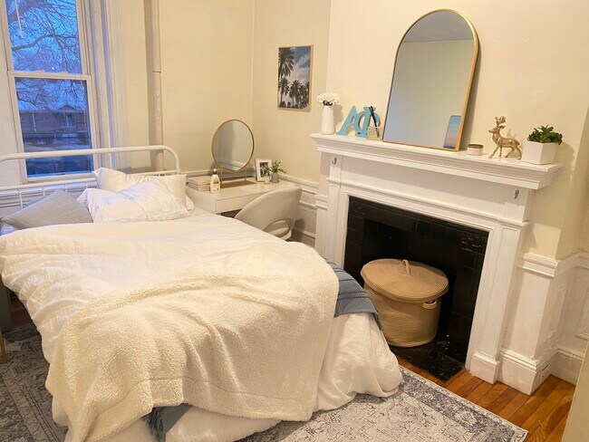 65 Egmont St Unit 4