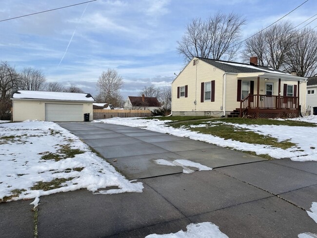 Photo - 402 Brewer Ave
