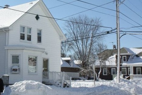 Building Photo - 1320 Cranston St Unit 1st floor