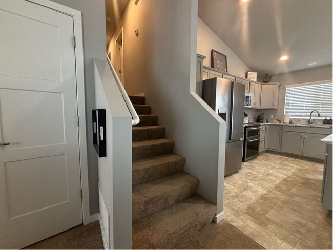 Photo - Beautiful Split-Level in BENNINGTON