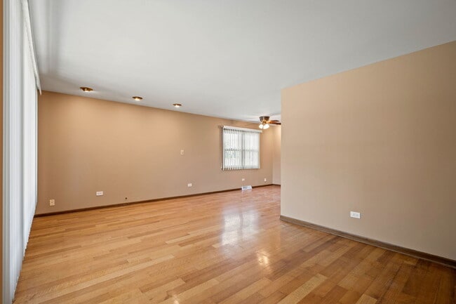 Photo - 2333 N Trumbull Ave