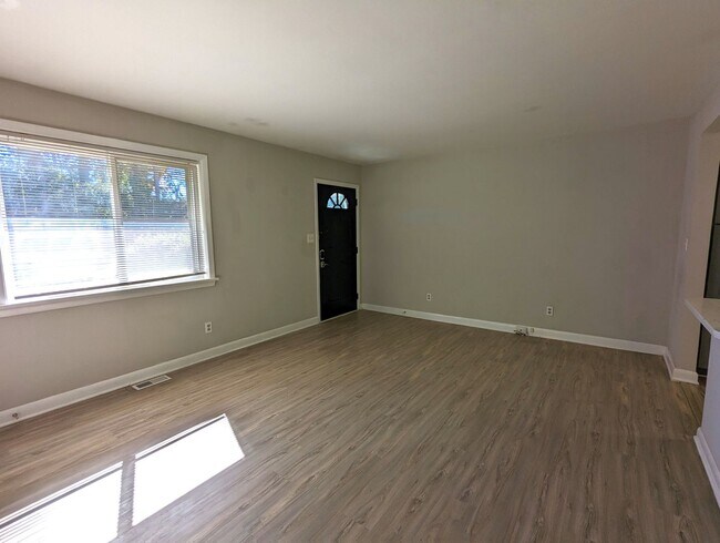 Photo - 3906 Lexington Dr Unit B