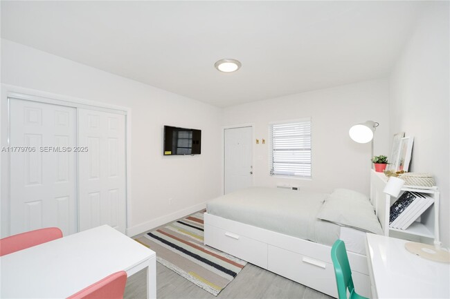 Photo - 770 NE 123rd St Unit 9