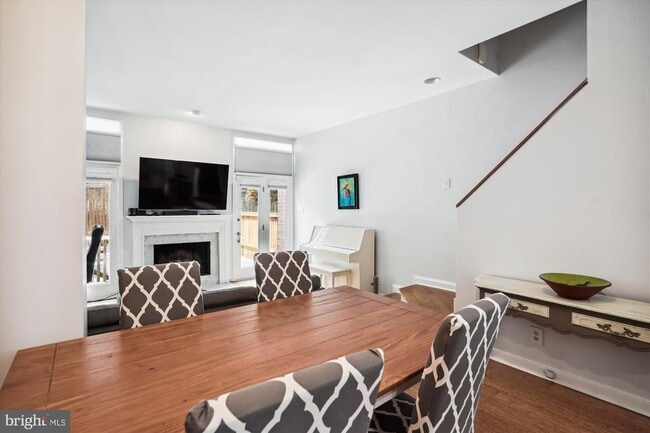 Photo - 1904 N Veitch St
