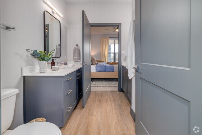 2BR, 2BA - 1072SF - Restroom