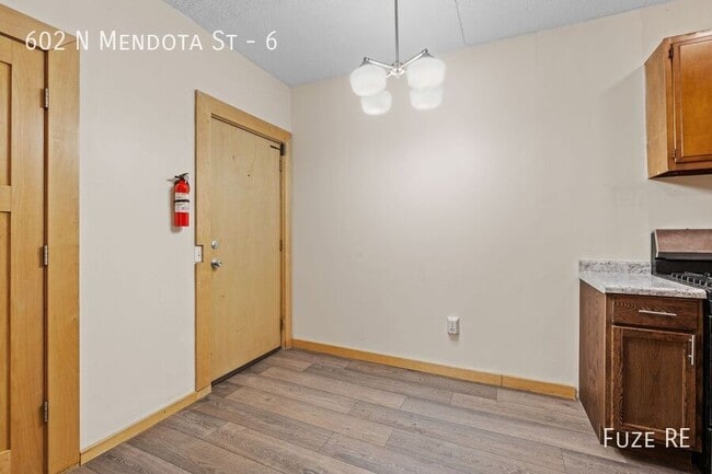 Photo - 602 N Mendota St Unidad 6