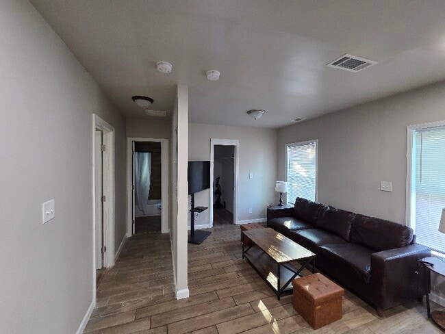 Photo - 2793 Suwanee Ave