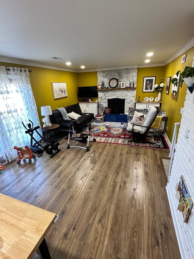 Photo - 106 S Elroy Ave