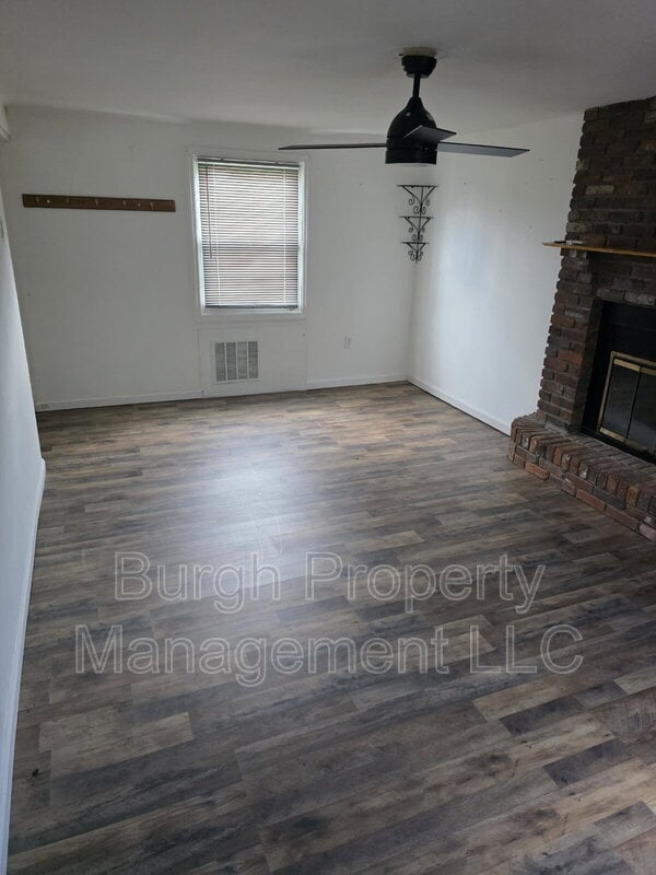 Photo - 549 Thompson Ave