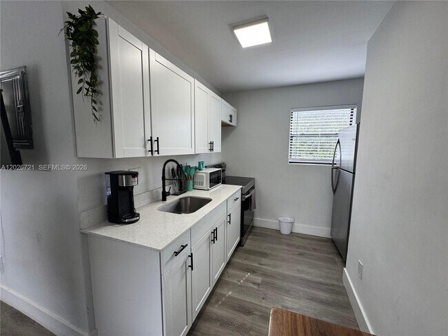 Photo - 584 NW 30th St Unit 3
