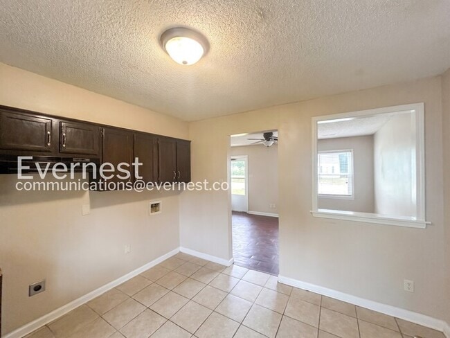 Photo - 2 Bed, 1 Bath Home with Fenced Yard / Pet-Friendly / Available Now!