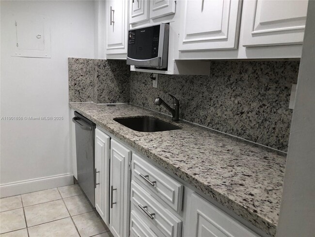 Photo - 2450 NE 135th St Unit 408