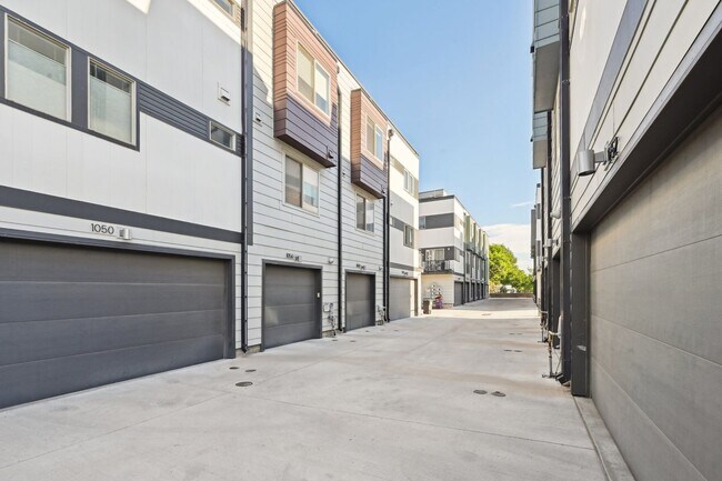 Photo - Great Townhome, Perfect Location! License #2023-BFN-0071747