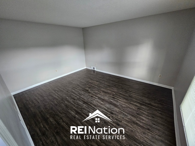 Grand 5BR/3BA East Memphis Estate | 2,603 Sq Ft, Hardwood Floors, Fireplace & Large Yard