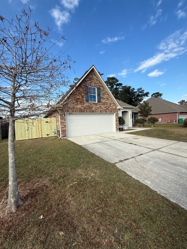 Photo - 42245 Wood Ave