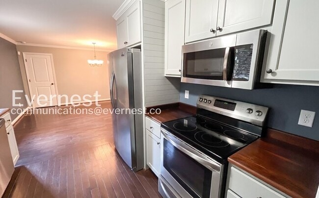 Photo - Limited Time Special Offer / Cozy 3 bed 2 bath Home Fenced Yard, Deck, Spacious Garage / Availabl...