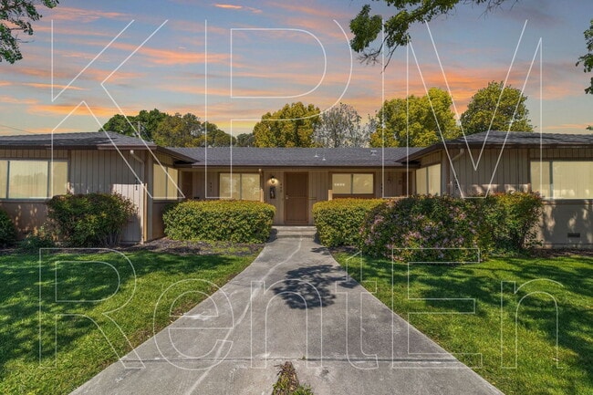 Photo - 443 E Robinhood Dr Townhome