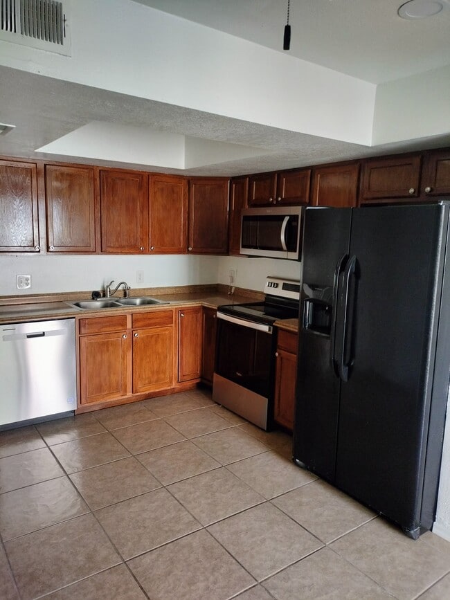 Kitchen - 1342 W Emerald Ave