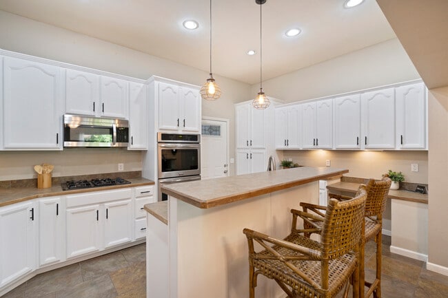 Kitchen - 150 Ranae Dr