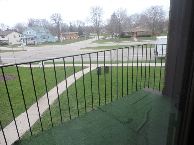 Photo - Forest Arms Apartments