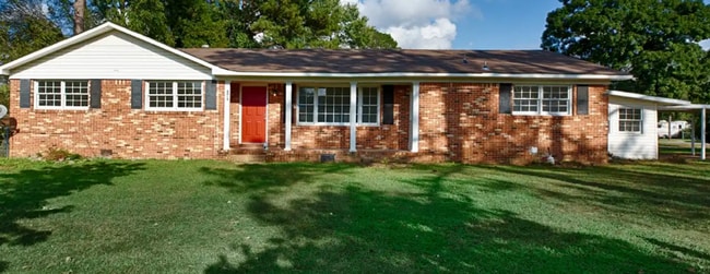 Building Photo - COMING SOON 8/15/25-Charming 3-bedroom 2 -... Rental