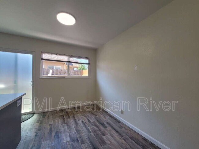 Photo - 881 Beardsley Dr