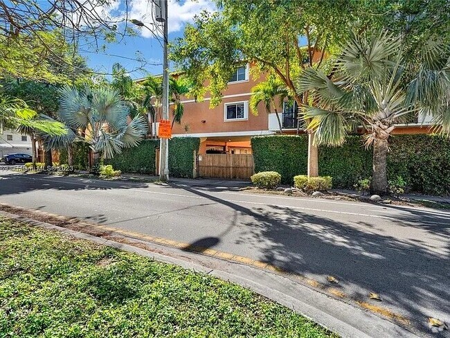 Building Photo - 240 SW 15th Rd Rental