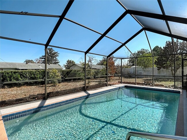 Photo - 5066 Woodbine St